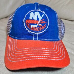 NWT NEW YORK ISLANDERS CCM NHL TRUCKER Slouch SNAPBACK Hat Dad Cap
